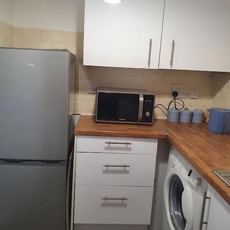 Lovely 2-Bedroom Condo With Indoor Fire Place ลอนดอน ภายนอก รูปภาพ
