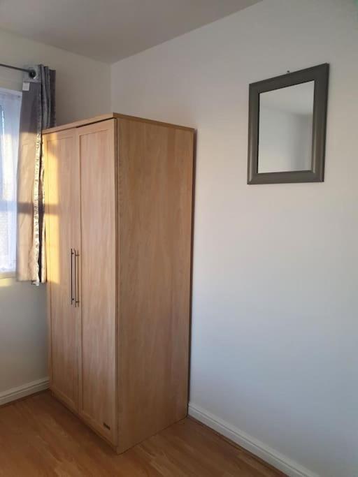 Lovely 2-Bedroom Condo With Indoor Fire Place ลอนดอน ภายนอก รูปภาพ